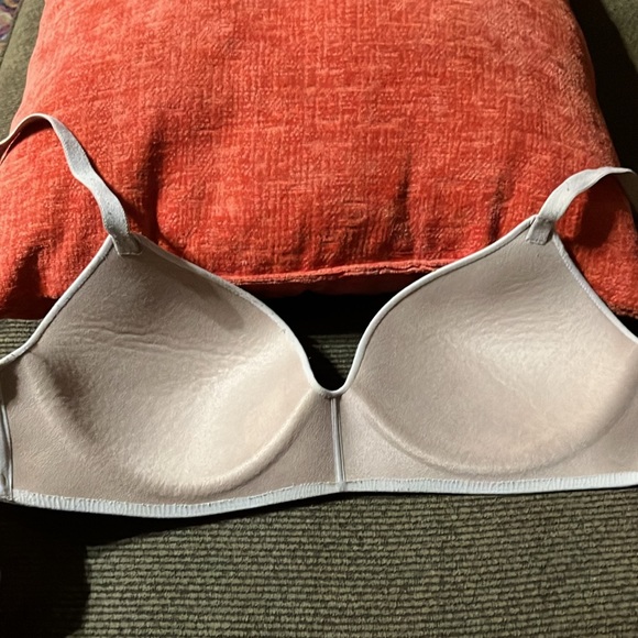 Victoria’s Secret no wire 34D bra with multiway straps - Picture 3 of 7